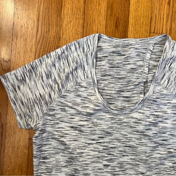 Lululemon Back In Action Short Sleeve - Picture 6 of 8